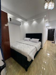 Cozy Studio with Balcony in Florenza Khamsin Resort -3 Pools and Prime Location in Eribia District - 6