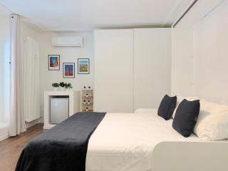 Jacuzzi Center Apartment - 8