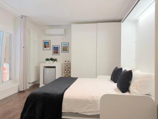 Jacuzzi Center Apartment - 1