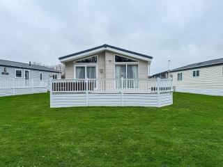 Luxury 6 Berth Lodge With Wifi At Broadland Sands In Suffolk Ref 20011Cv - 3