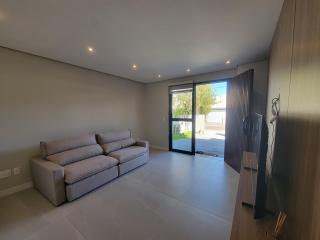 Modern 3-Suite Coastline Home in Prime Location! - 5
