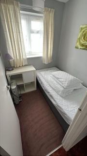 3 Bedroom House With Balcony Close To Beach - 8