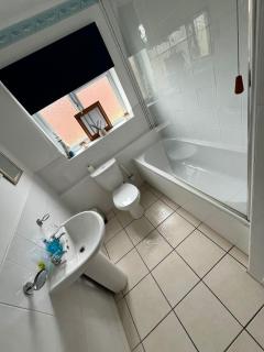 3 Bedroom House With Balcony Close To Beach - 9