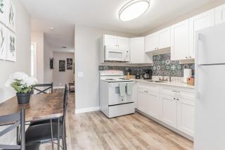 2 Bed 2 bath beach and pool unit - 4
