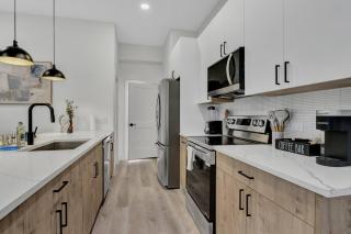 Bright Dallas 3BR | Rooftop, Garage, Backyard - 3