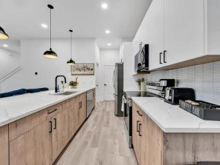 Fresh Modern 3BR • Rooftop • 5 min to Downtown - 6