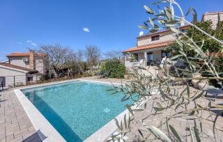 3 Bedroom Nice Apartment In Kanfanar - 2