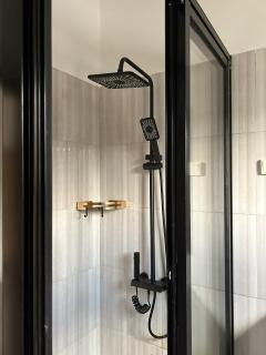 Luxueuse Villa avec Parking et Jardin - 4