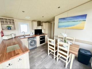 Enzos palace- St Margaret's Holiday Park - 1