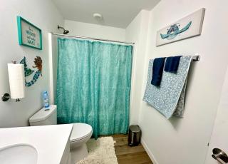 Nice ROOM in Cape Coral queen bed & bath mini frig - 2