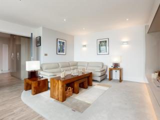 Sail Away - Luxury Apartment with Stunning Harbour Views - 1