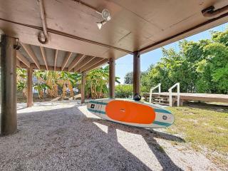 Canal Front, Kayak, Paddle Board, Hot Tub, Convenient Location - 2