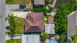 Canal Front, Kayak, Paddle Board, Hot Tub, Convenient Location - 9