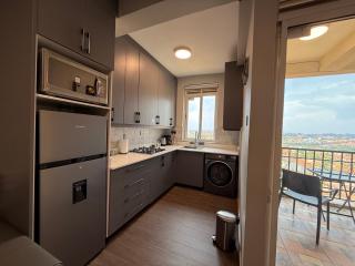 Modern Cozy 1 Bedroom Apartment with Great Views - 8