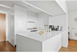 Exchange place apartment with amenities - Apartment - 4