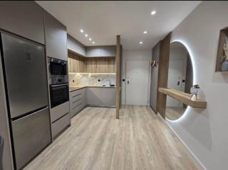 Big Bazza Lounge Apartment - 4