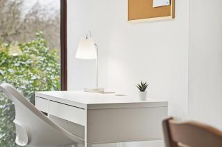 Ideal for Contractors Off-Street Parking Fast Wi-Fi - 4