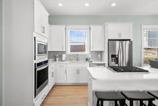 4BR Coastal Retreat with Pool Near Beach Access - 1