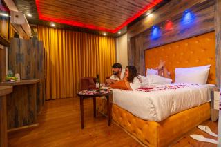 Hill Rver Resort Central heated and air cooled - Near Mall Road - 8