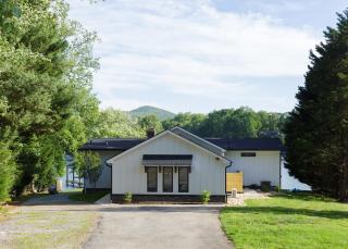 Lake Haven - 5 Bedroom w/ Hot tub and Private Dock - 6