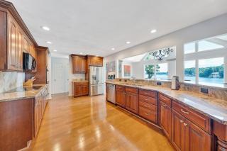 Pappy's Place - Lakefront home with private dock - 2