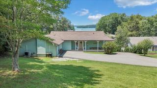 Kelly Kove - Beach Area Sleeps 14, Private Dock, Pet Friendly - 0
