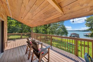 Lakeside Lodge - Lakefront home with private dock & hot tub - 4