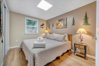 Sunrise Retreat - Sleeps 12, Lakefront Home with Hot Tub - 4