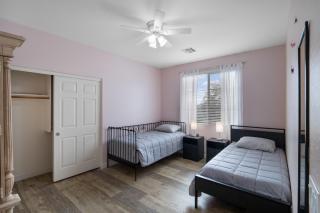 Westgate Retreat, Family & Pet-Friendly 4BR Home - 3