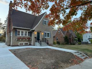 Mayo Clinic - 3 King bed - 2 Full Bath - Free Park - 0