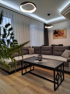 19th & 18th & 7th Floor Secure Apartments with Pool & Fitness & Parking included in price - Self check-in available - 9