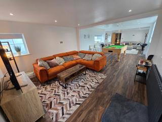 5 Bedrooms, Pool Table, Sleeps 10, Contractor Stays, Family Gatherings - Secure Free Parking - 9