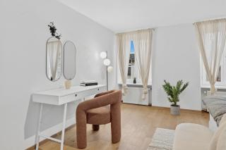 BAT Home Solutions Saarburg Altstadt - alles was ein Hotel nicht bietet - direkt am berühmten Wasserfall - 151 qm Stadthaus von 1732 für 12 Personen - Dachterrasse mit Grill & Weinbergblick - Garage & Weinkeller - 3