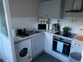 Chic Belfast Hideaway - Sleeps 4 - Parking - 4