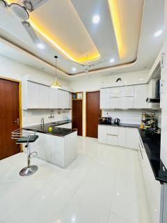 Green house 3bhk luxurious at Gomti nagar - 5
