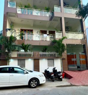 Green house 3bhk luxurious at Gomti nagar - 1