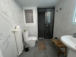 Cozy Plaka Apartment - 2