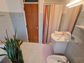 3 min to forest with private kitchen, toilet and living room - 7