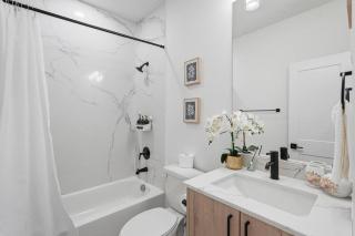 Modern 3BR Home w/ Rooftop • 5 min to Downtown - 1
