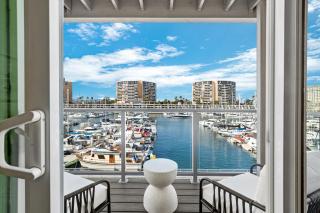 Serenity Over the Sails - A 2-Bedroom Escape w Stunning Marina Views - 9