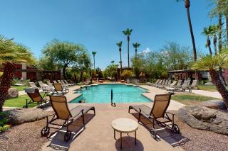 Cozy Desert Oasis - Condo with Pool, Hot Tub, Grills, Gym and Charming Patio - 0