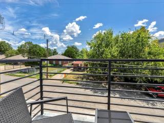 Entire Duplex Unit · Cozy, Bright & Fully Equipped - 5