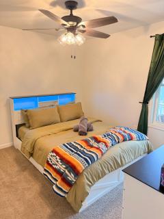 Cozy Glen Rock Cabin - 8