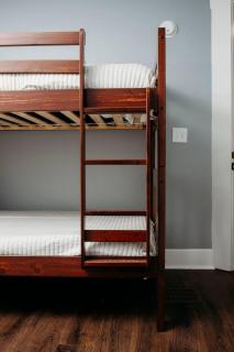 Spacious 4BR Duplex - WiFi & A/C - 1