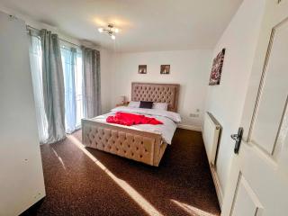 Contractor-Friendly 2BR Gem Wi-Fi Free Parking - 7