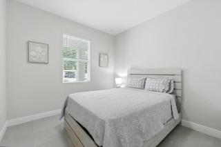 Modern 3BR Home Near Busch Gardens & Downtown - 3