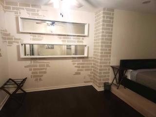 Charming Family friendly 2 Bedroom Townhouse in Downtown Vancouver - 4