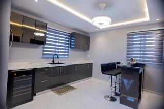 5 Bedroom in East Legon Trasacco has Bar Rooftop - 8