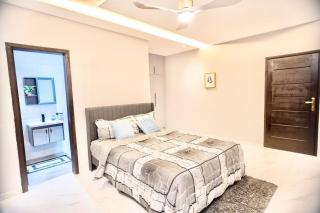 5 Bedroom in East Legon Trasacco has Bar Rooftop - 6