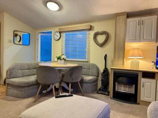 8 berth pet friendly caravan, Penrhyn Bay, Llandudno - 6